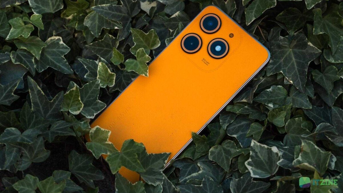 Задняя панель TECNO Spark 10 Magic Skin Edition на зеленых листьях