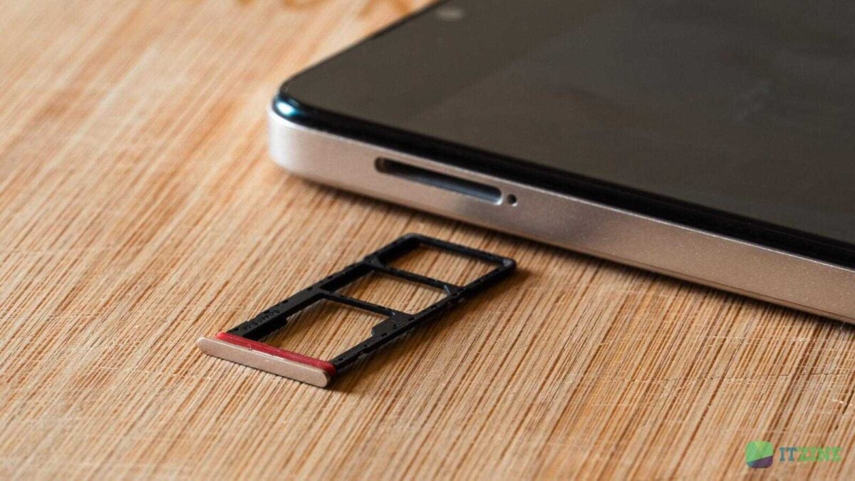 SIM-карта и слот для SIM в телефоне TECNO Spark 10 Magic Skin Edition