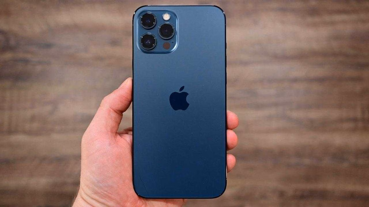 iPhone в кино могут использовать только хорошие персонажи. Но Apple делает это очень часто 3 55918 113547 000 lead iphone