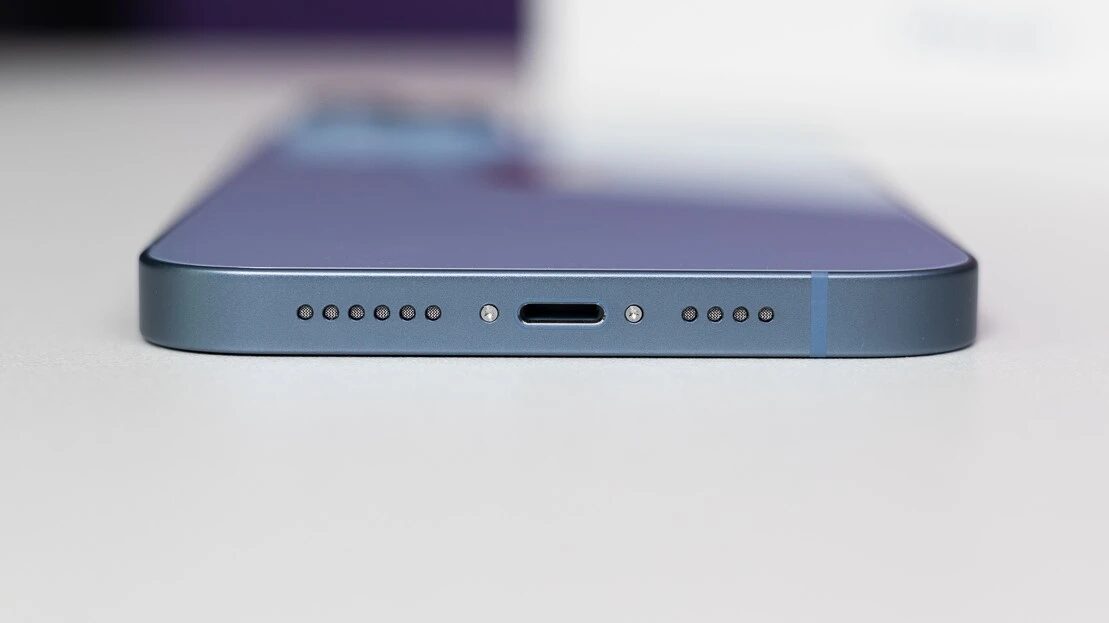 apple might bring the usb c port to older iphones