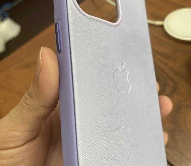 Слух: новый кожаный чехол для Apple iPhone 15 получит название "FineWoven" 11 Apple