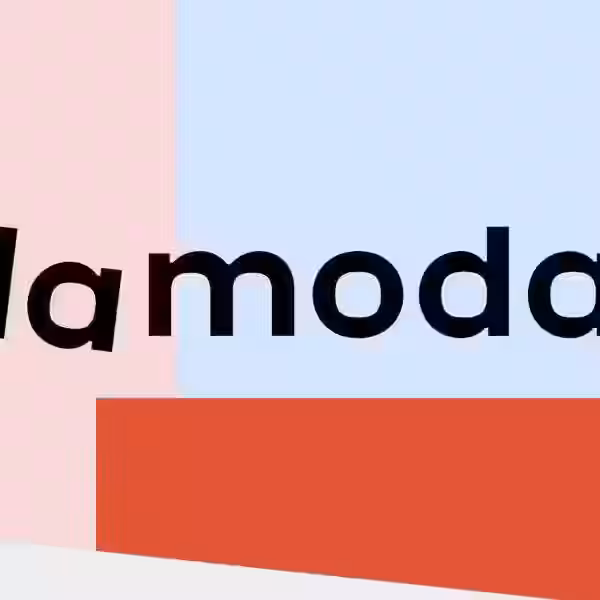 Промо-баннер Lamoda для виртуальной примерки одежды с цветным фоном и геометрическими фигурами