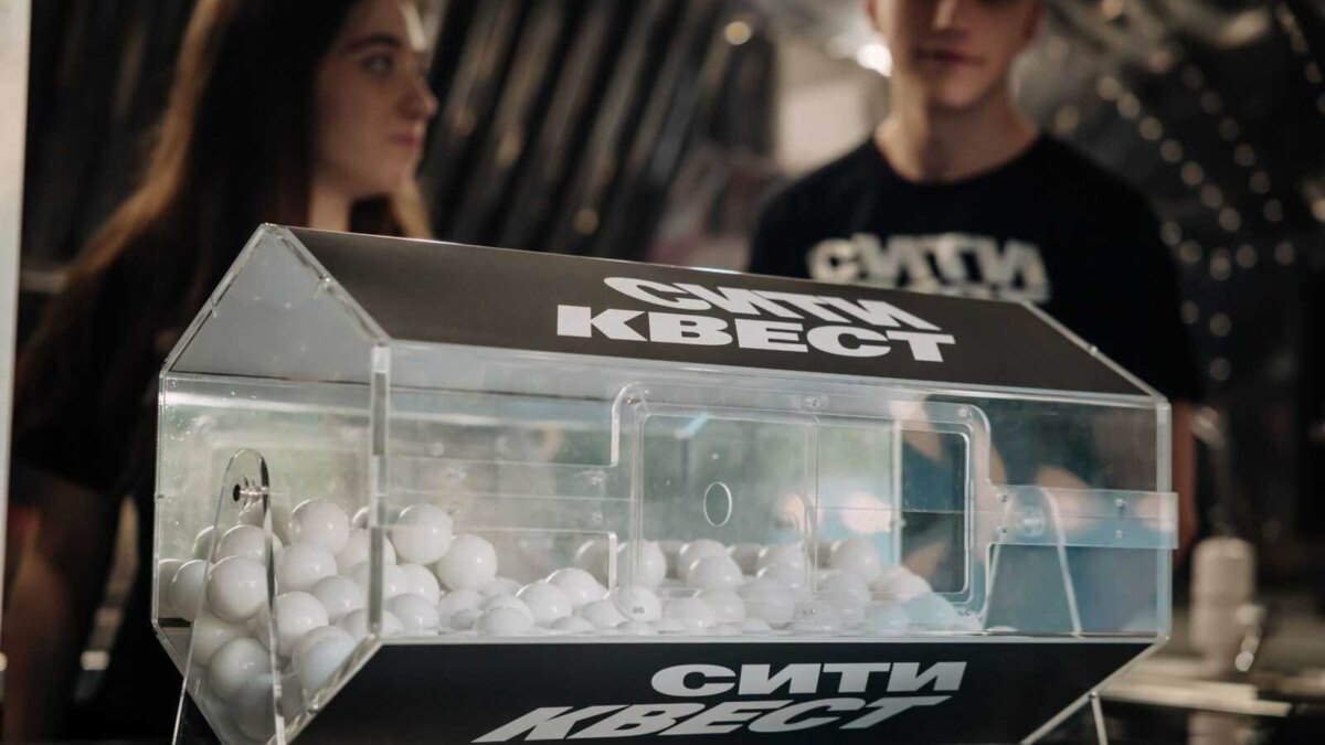 Люся, персонаж игры Яндекс “Плюс Сити”, стала новым арт-объектом в Москве 7 plyus siti kvesty 3 scaled