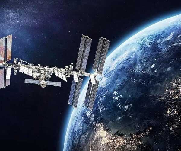Российские ученые работают над созданием "вечного двигателя" для космических спутников
