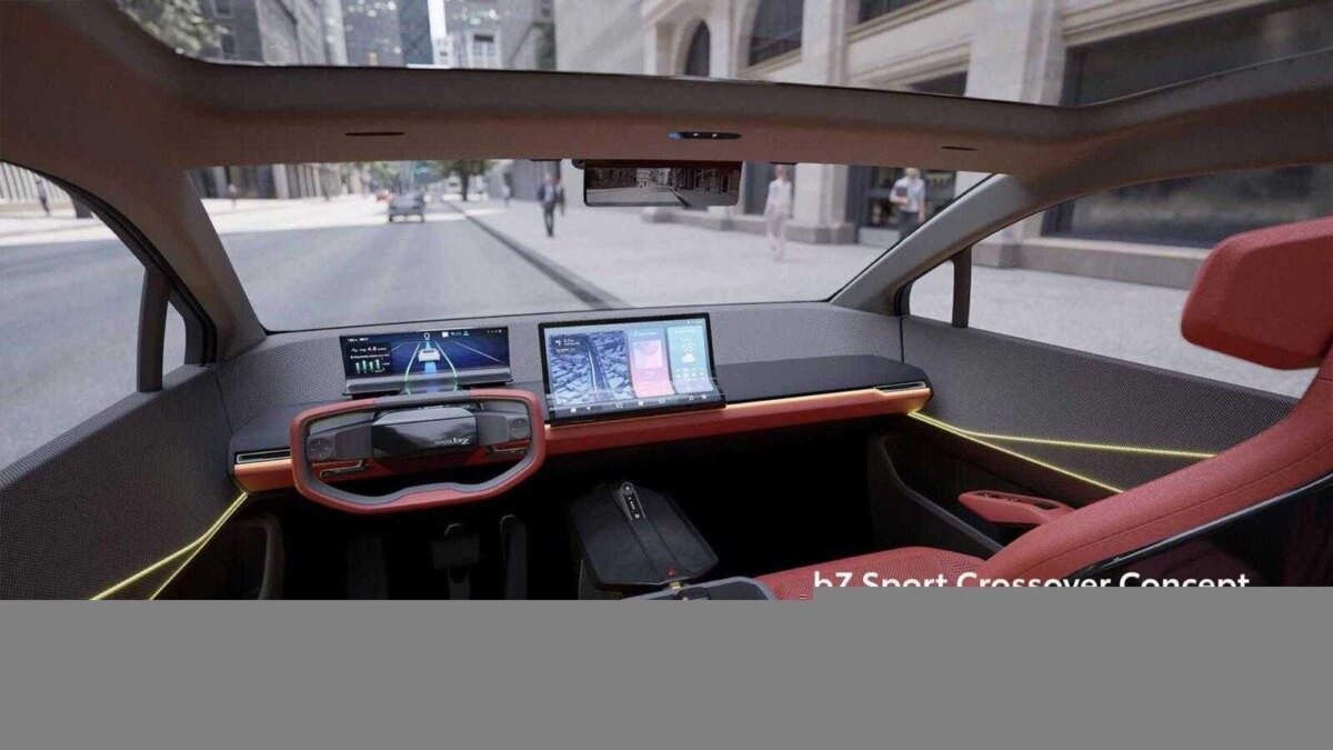 Интерьер электромобиля Toyota bZ с цифровой панелью и дисплеями