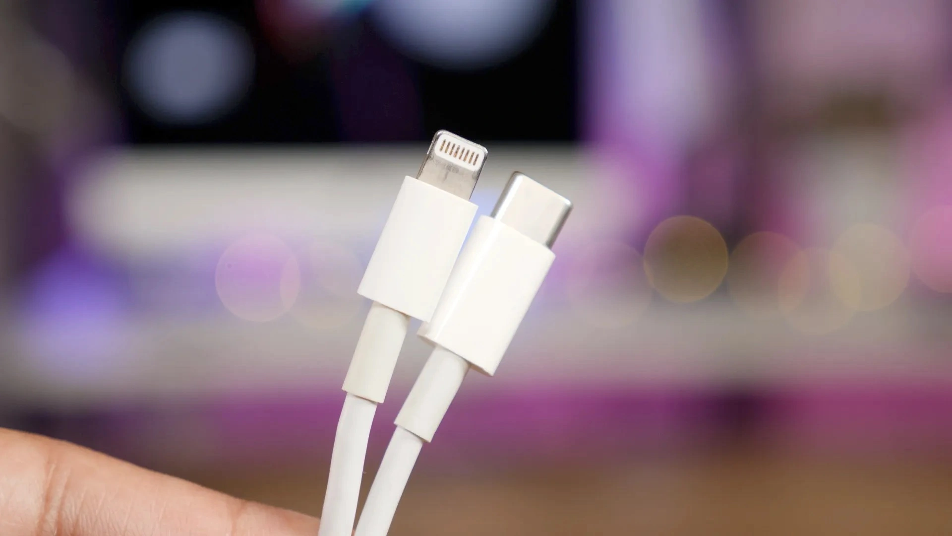 Apple поменяет порт зарядки в iPhone 15, но это будет не так, как в прошлый раз (usb c iphone lightning.jpg)