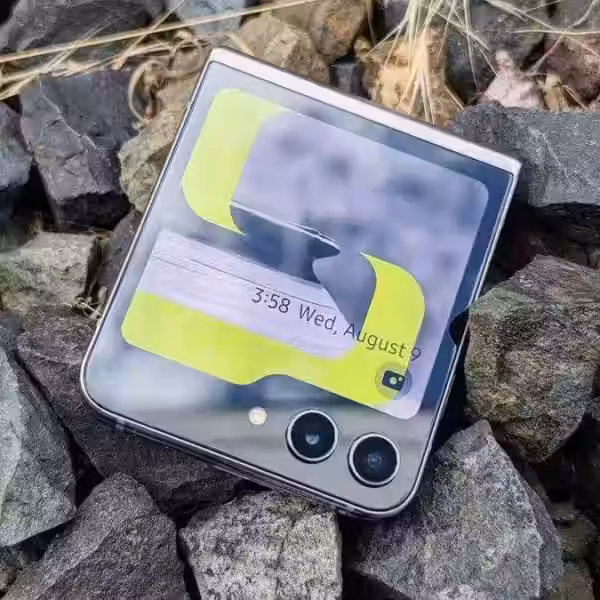 Samsung исправил ошибки в работе мини-дисплея Galaxy Z Flip5