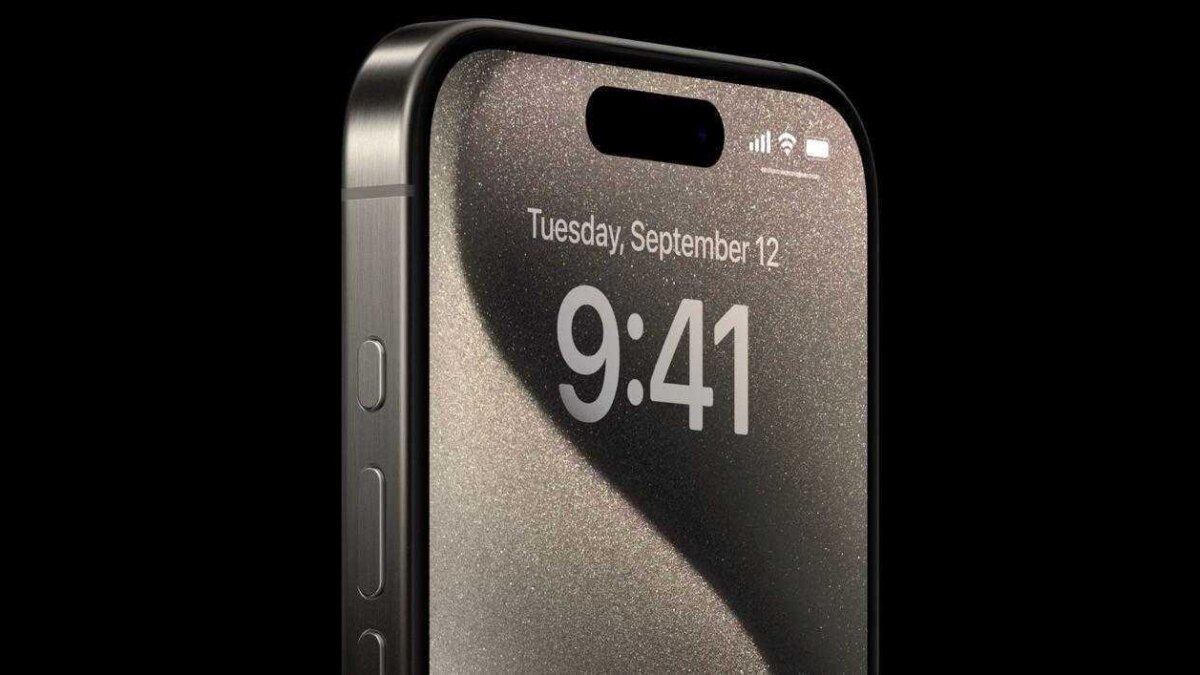 Боковая часть iPhone 15 Pro с кнопками и дисплеем