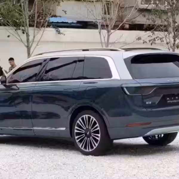 Появились первые изображения и подробности о внедорожнике Huawei Aito M9