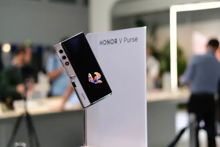 IFA 2023. Honor показала V Purse — концептуальный модный складной телефон (dscf0456.jpg)