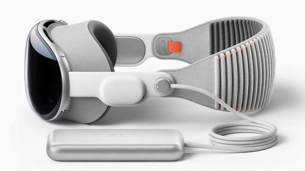 Шлем Apple Vision Pro с крупным дисплеем и тканевой обивкой