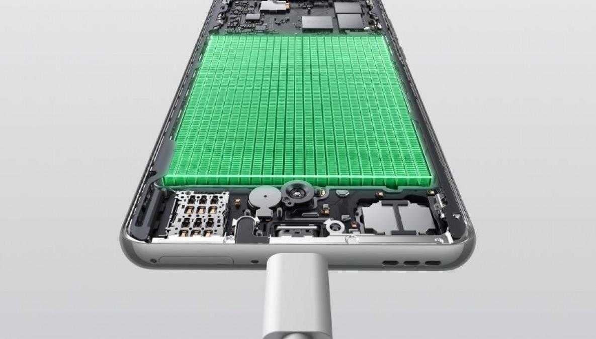 Задняя панель Realme C100i с тремя камерой и логотипом