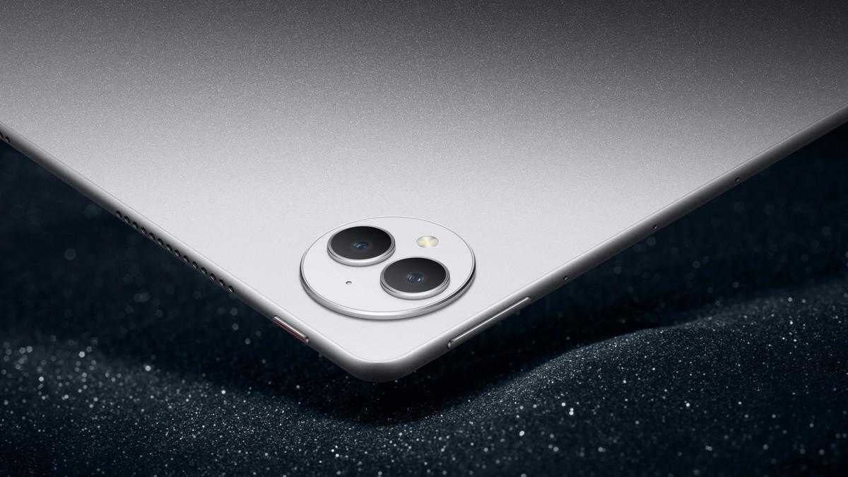 Задняя часть планшета Huawei MatePad Pro 13.2 с камерой и датчиком вспышки