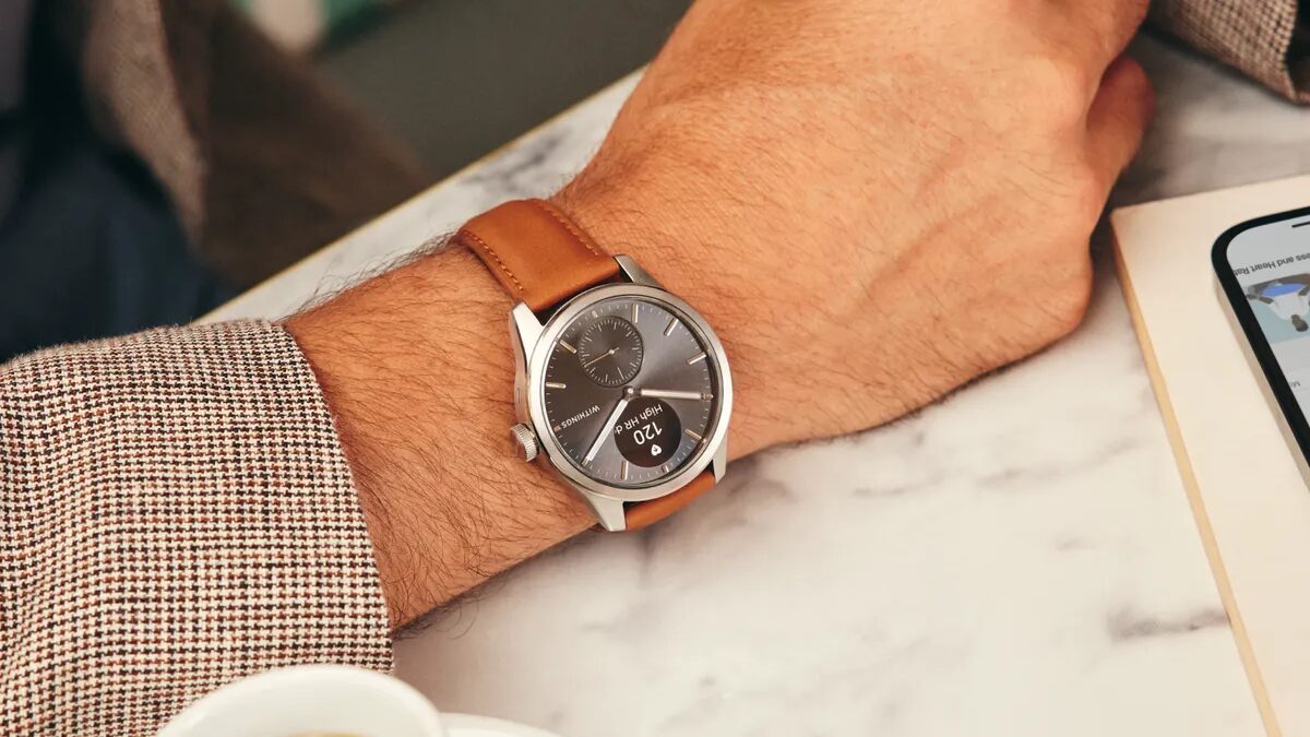 IFA 2023. Withings добавил мониторинг температуры тела в новые часы ScanWatch 2 5 scanwatch 2 42mm black lifestyle en.png