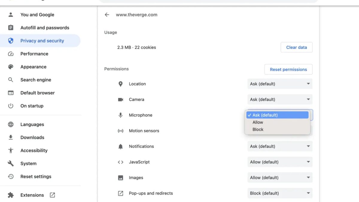Настройки камеры и микрофона в браузере Chrome через раздел Защита данных и безопасности