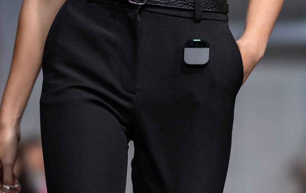 Ai Pin: Загадочное Устройство от Humane — Прорыв во Взаимодействии с Искусственным Интеллектом 6 1708878334 scaled