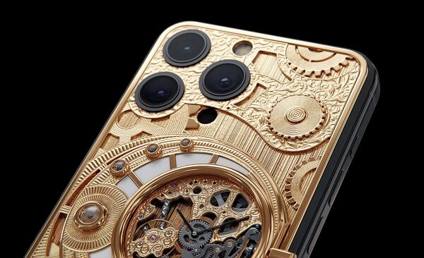 Золотой iPhone Caviar с метеоритом и механическими деталями
