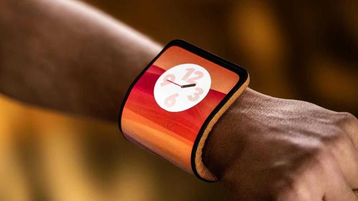 Умные часы Motorola со смотровым дисплеем и ремешком
