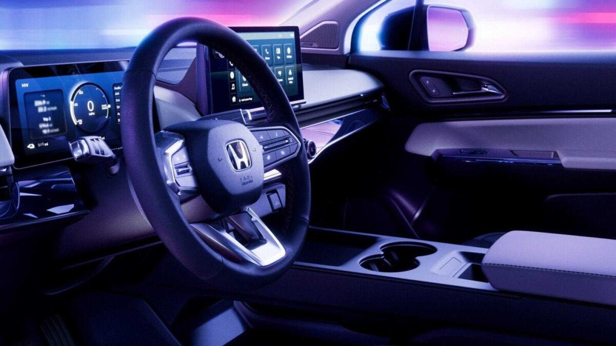 Интерьер Honda Prologue с цифровой панелью приборов и сенсорным дисплеем