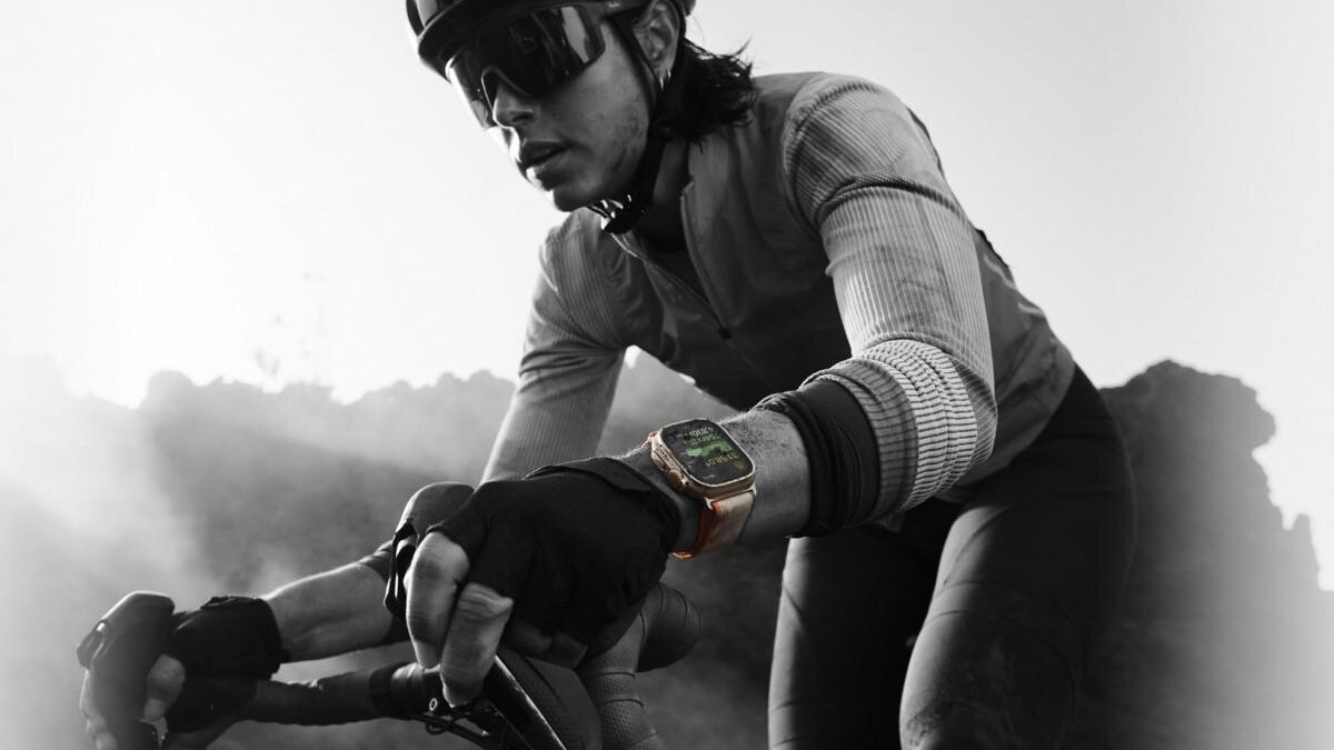 Умные часы Huawei Watch GT 6 на руке человека