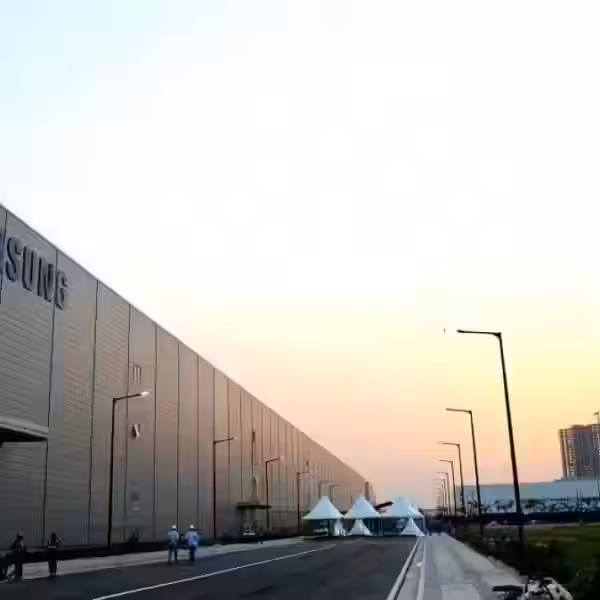 Производственные линии Samsung по выпуску микросхем на заводе, выпуск сокращают для снижения убытков
