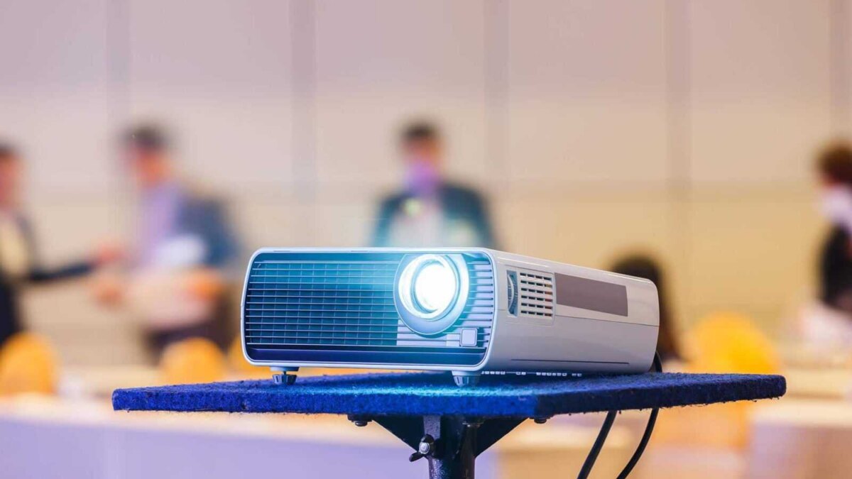 5 доступных проекторов для офиса 6 guide to buying projectors