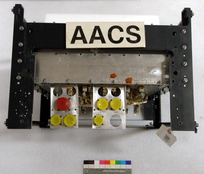 NASA отправила обновление ПО на Вояджер-2 за 12 миллиардов километров 3 Блок подсистемы AACS с космического аппарата "Вояджер". Источник: Smithsonian National Air And Space Museum