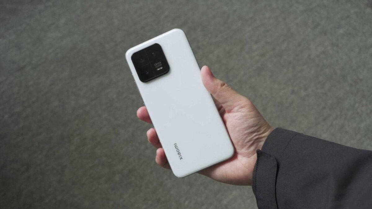 xiaomi 13 vs iphone 14 which is better 8