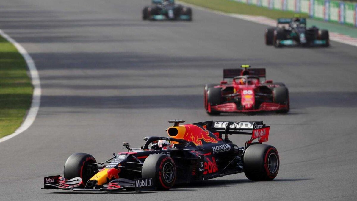 Apple хочет заключить сделку на $2 млрд за право телетрансляции гонок Формулы-1 2 Apple хочет заключить сделку на $2 млрд за право на телетрансляцию гонок Формулы-1