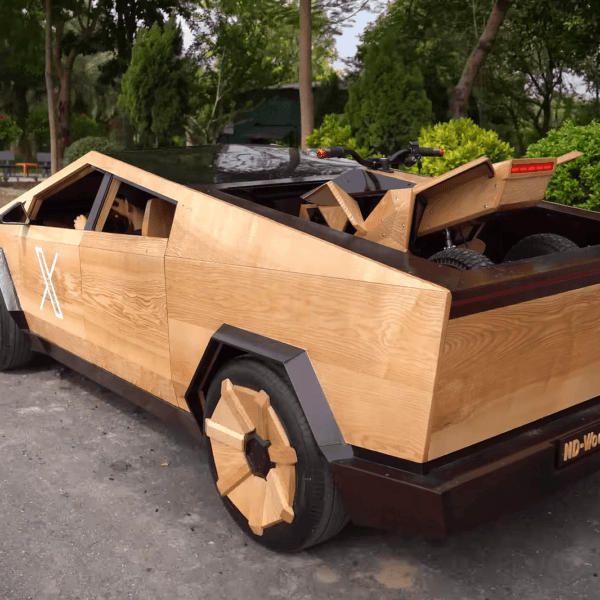 Блогер сделал деревянную рабочую копию Tesla Cybertruck (1193335)