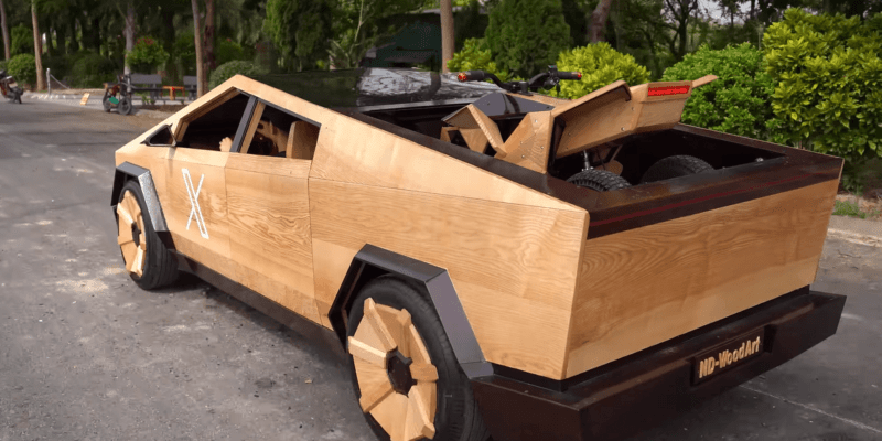 Блогер сделал деревянную рабочую копию Tesla Cybertruck (1193335)