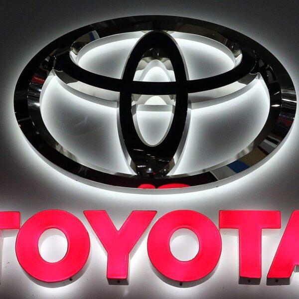 Toyota представила совершенно дикий Land Cruiser FJ45 (1667519248 1 sportishka com p toiota logo krasivo 1)