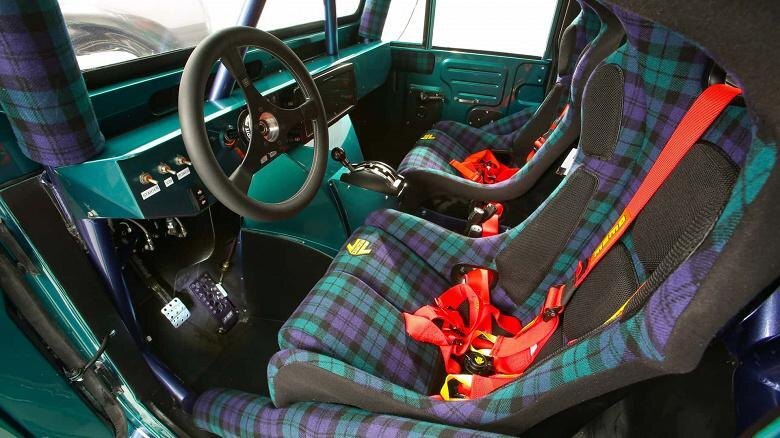 Кабина Land Cruiser FJ45 с сиденьями в клетку