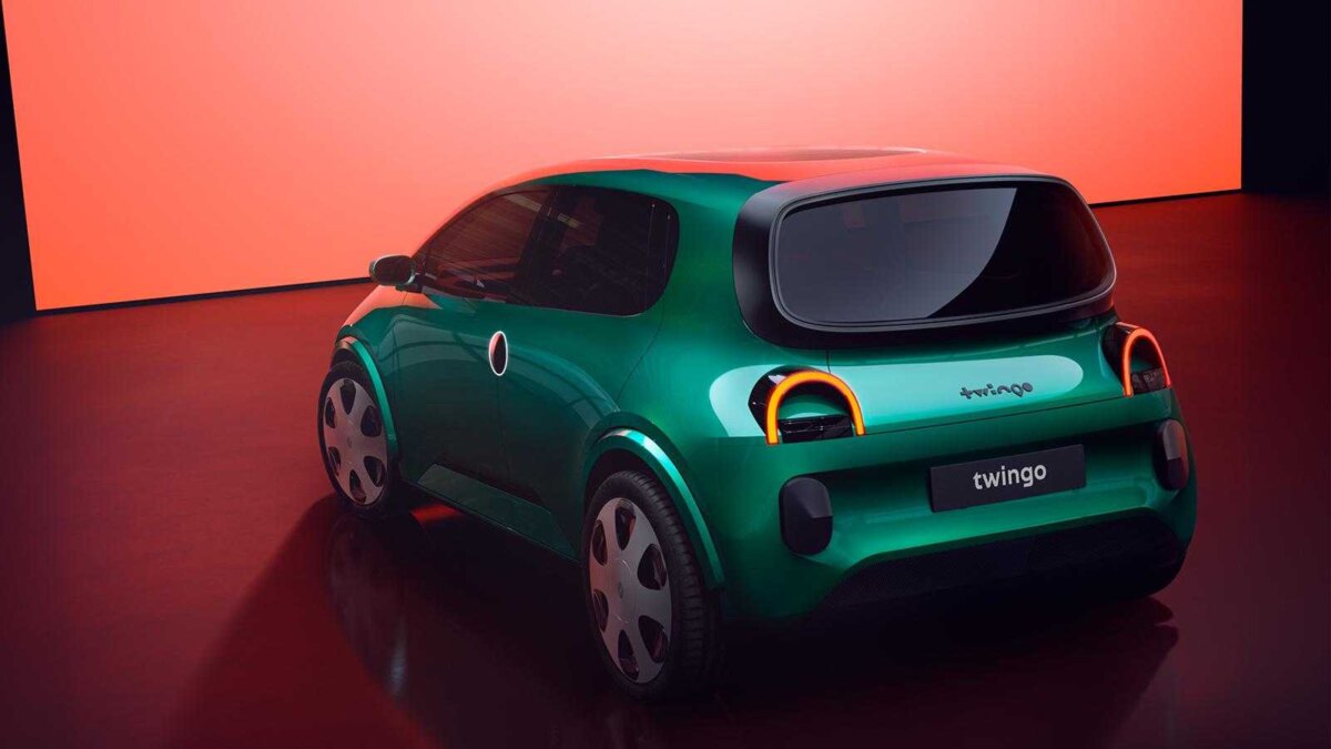 Концепт-камеры Renault Twingo нового поколения с зеленым кузовом и темными окнами