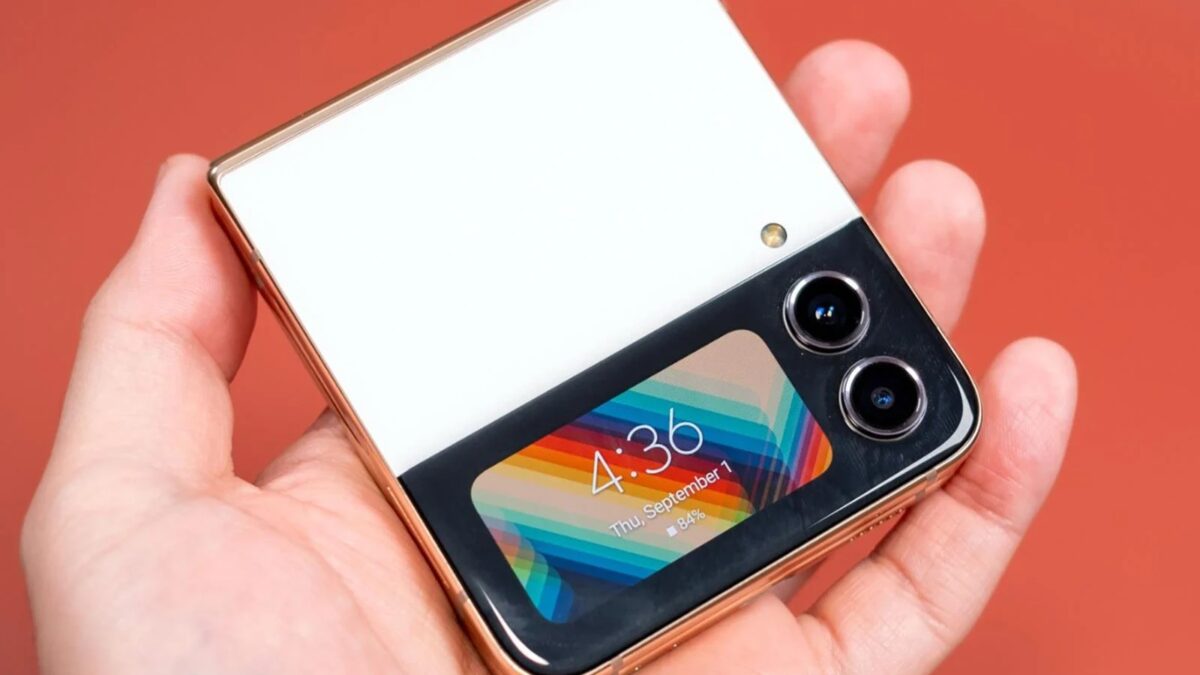 Samsung опровергла слухи о создании бюджетного складного смартфона 3 4x3 1600x1200 highres galaxy z flip4 4