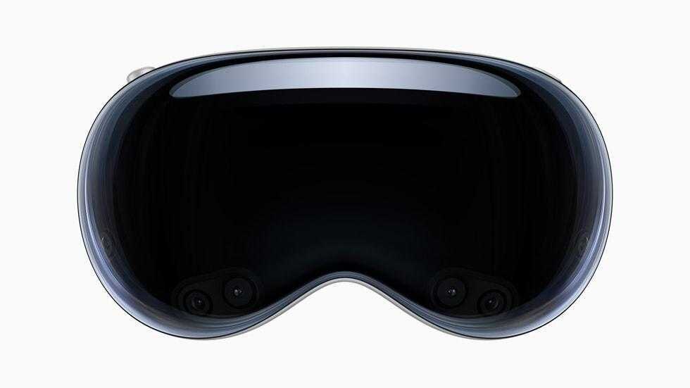 Вид спереди Apple Vision Pro с затемненным дисплеем