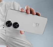 Мотоцикл Edge 70 Fusion с тремя камерами сзади и дисплеем спереди