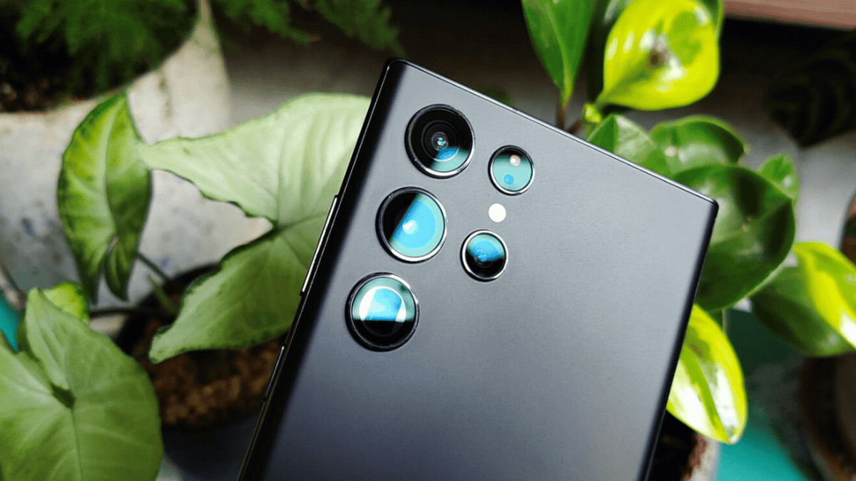 Задняя панель Samsung Galaxy S24 Ultra с несколькими камерами