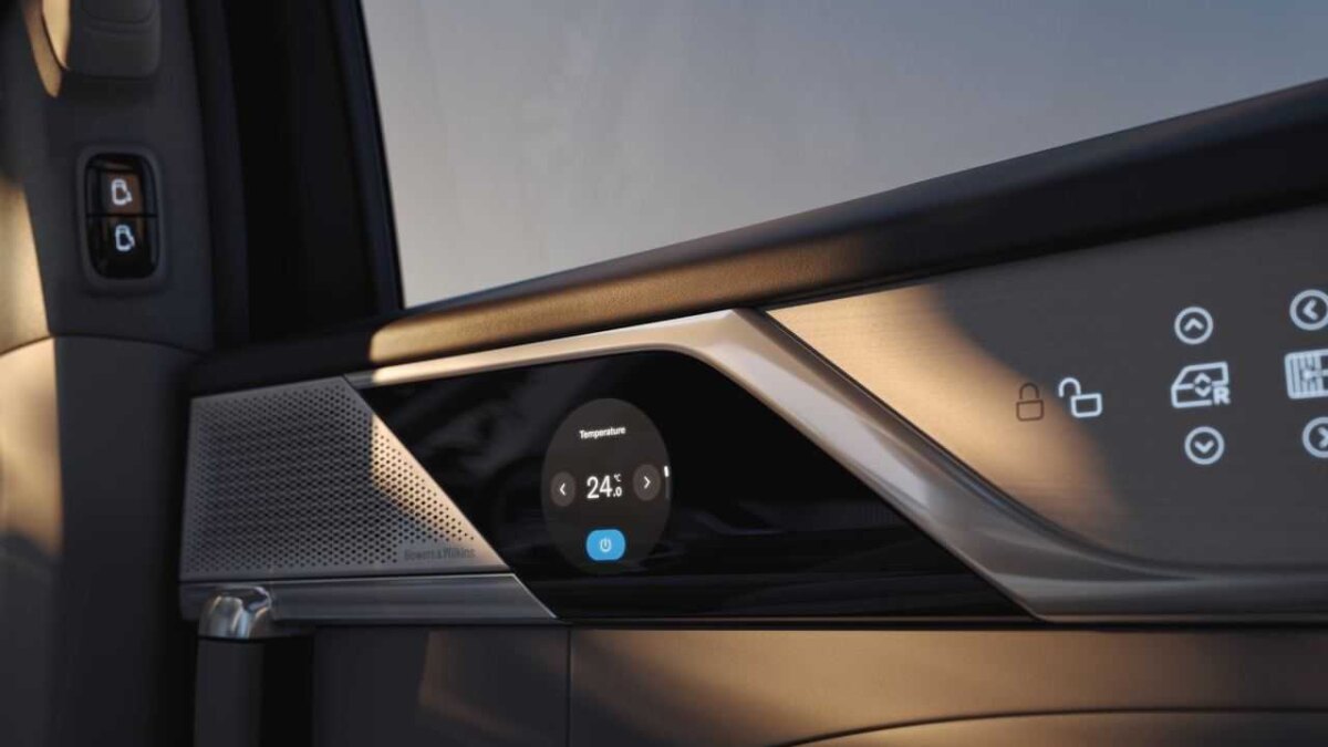 Volvo официально представила свой первый минивэн — EM90 8 photo 2023 11 13 14 20 45 2