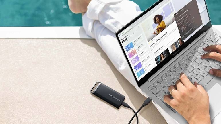 Портативный SSD Samsung T5 Evo на ноутбуке