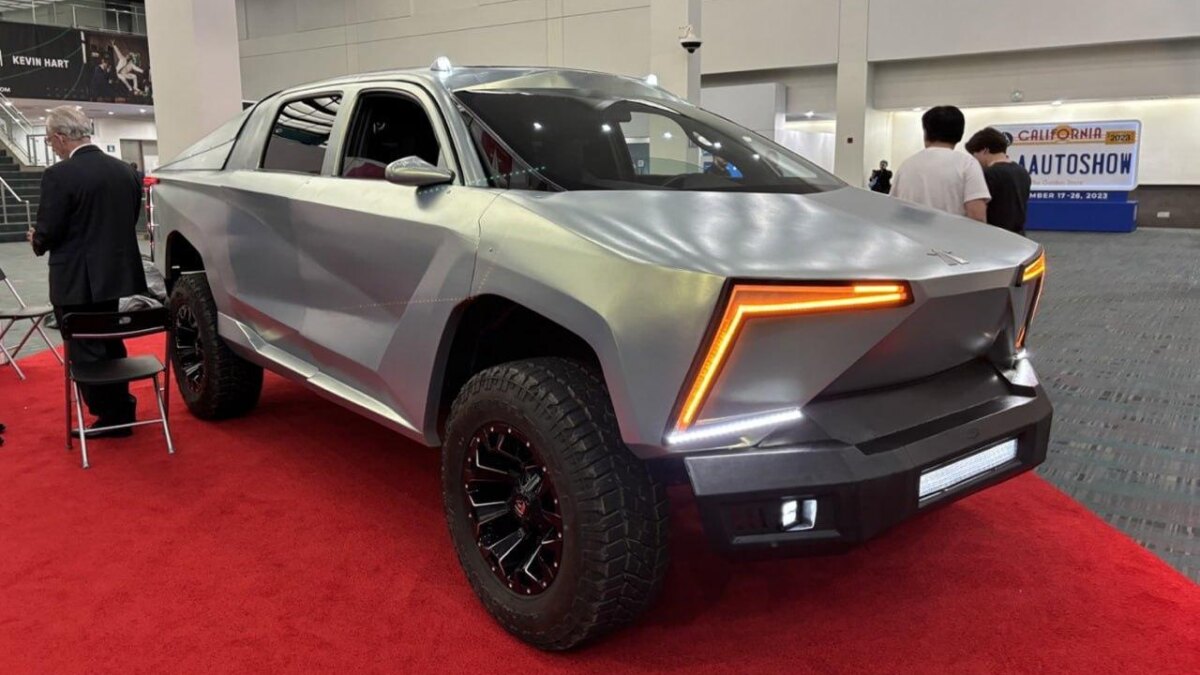 Электрический пикап Robotruck с агрессивным дизайном