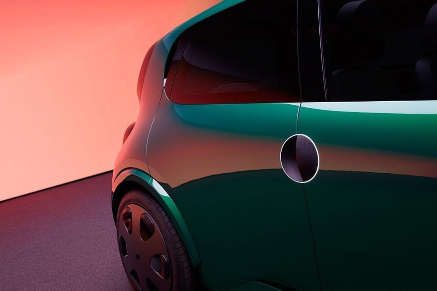 Концепт Renault Twingo нового поколения сбоку с затемненными окнами