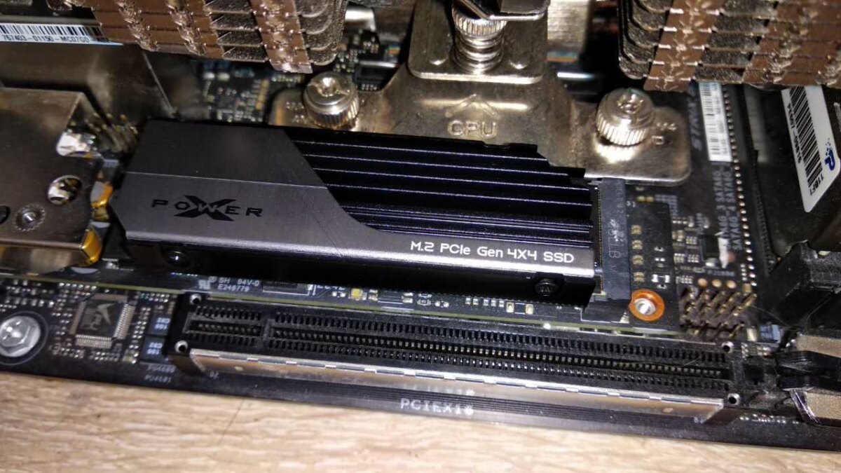 Внутренний монтаж твердотельного накопителя Silicon Power XS70