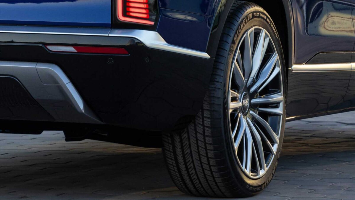 General Motors представил электрокроссовер Cadillac Vistiq 3 2025 cadillac vistiq 1211 3