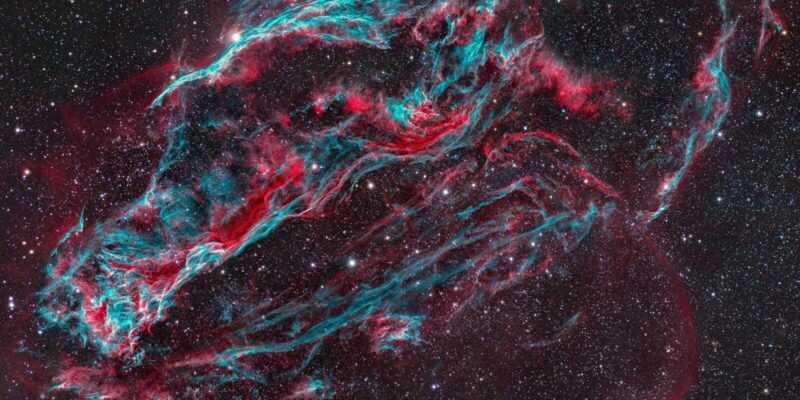 Астрофотограф показал красочный снимок космической туманности Вуаль (7qckkwwiexgddh3zn9l7cx)