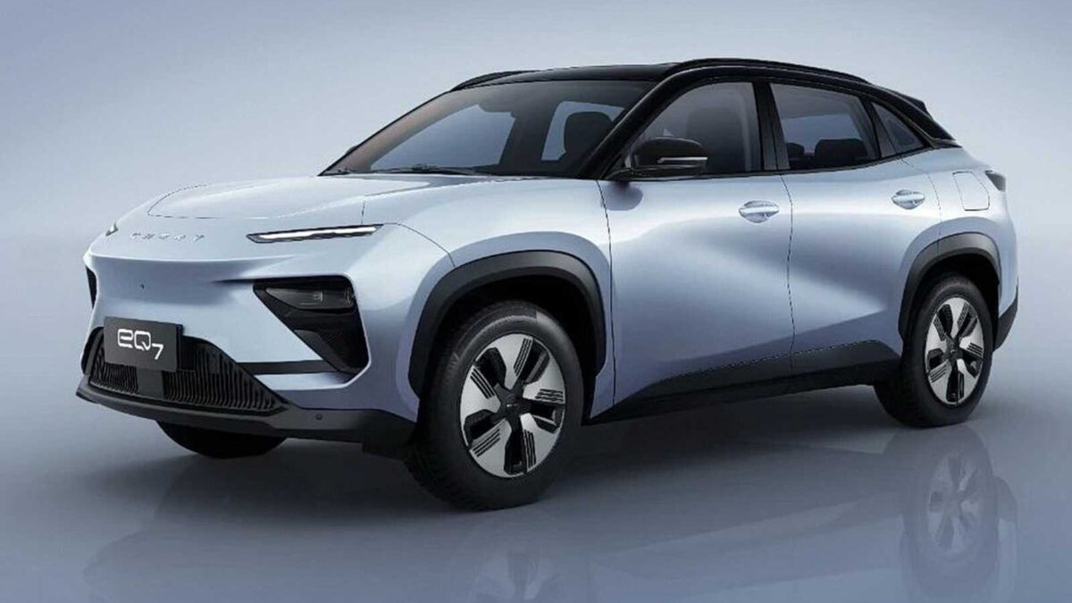Электромобиль Chery EQ7 с современным дизайном и декоративными элементами