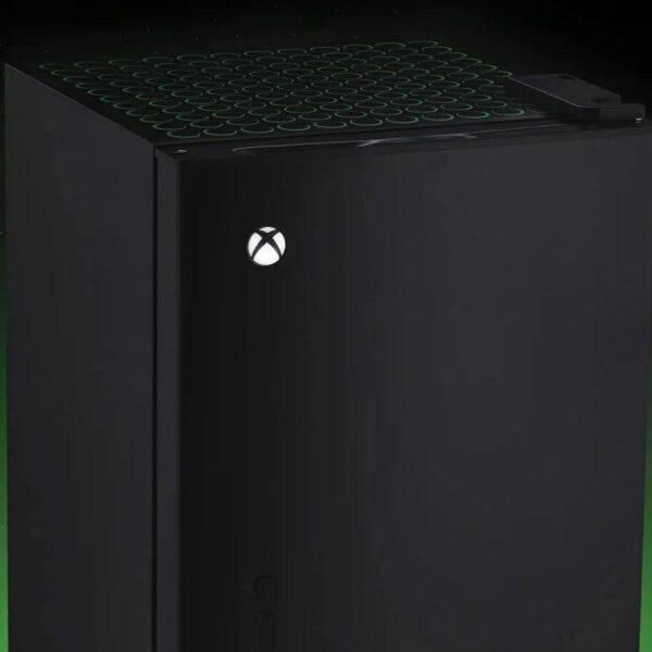 Microsoft выпустила третью версию холодильника в стиле Xbox Series X (fridge xbox)