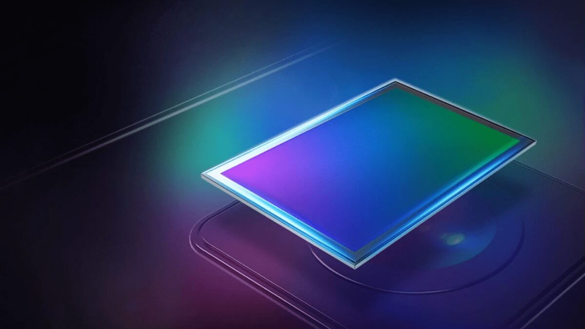 Черные Bluetooth-колонки Xiaomi на черных ступенях излучающие свет