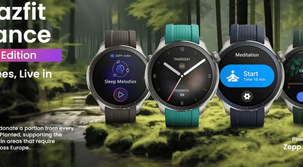Умные часы Amazfit Balance Special Edition на фоне леса показывают интерфейсы