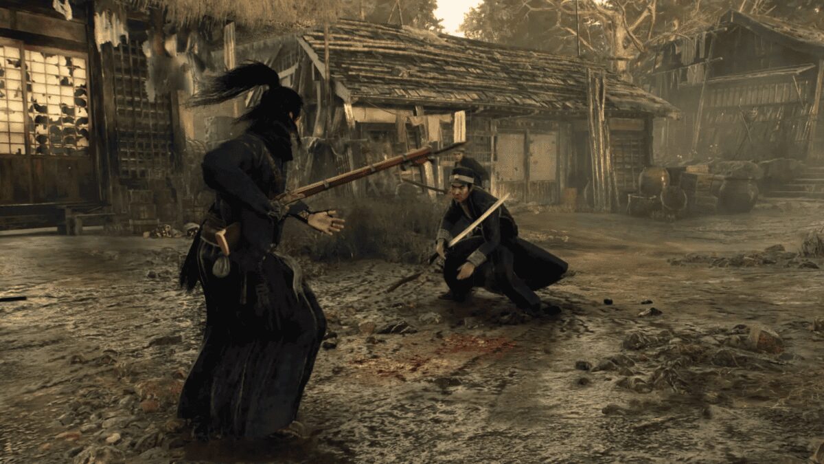 Бой двух персонажей в стилизованной японской деревне в игре Rise of the Ronin
